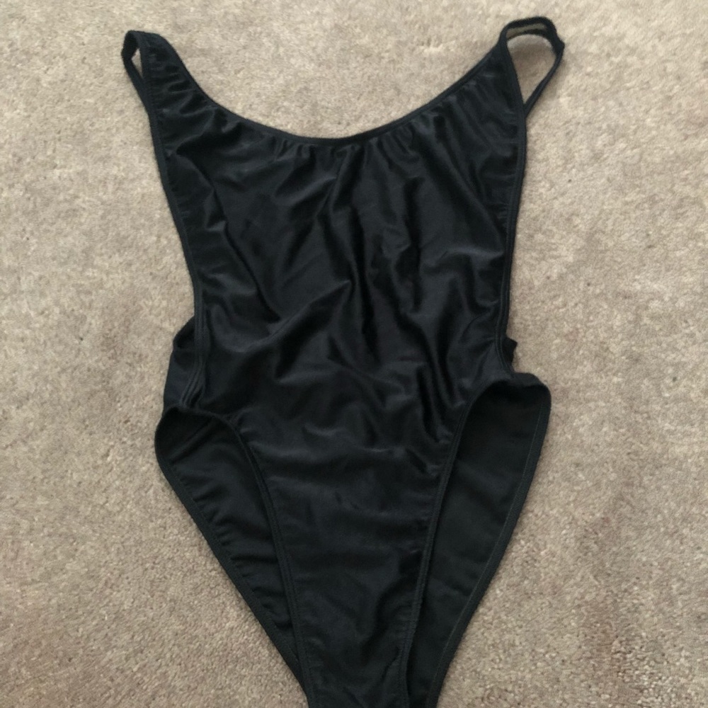 BLACK ONE PIECE SWIM